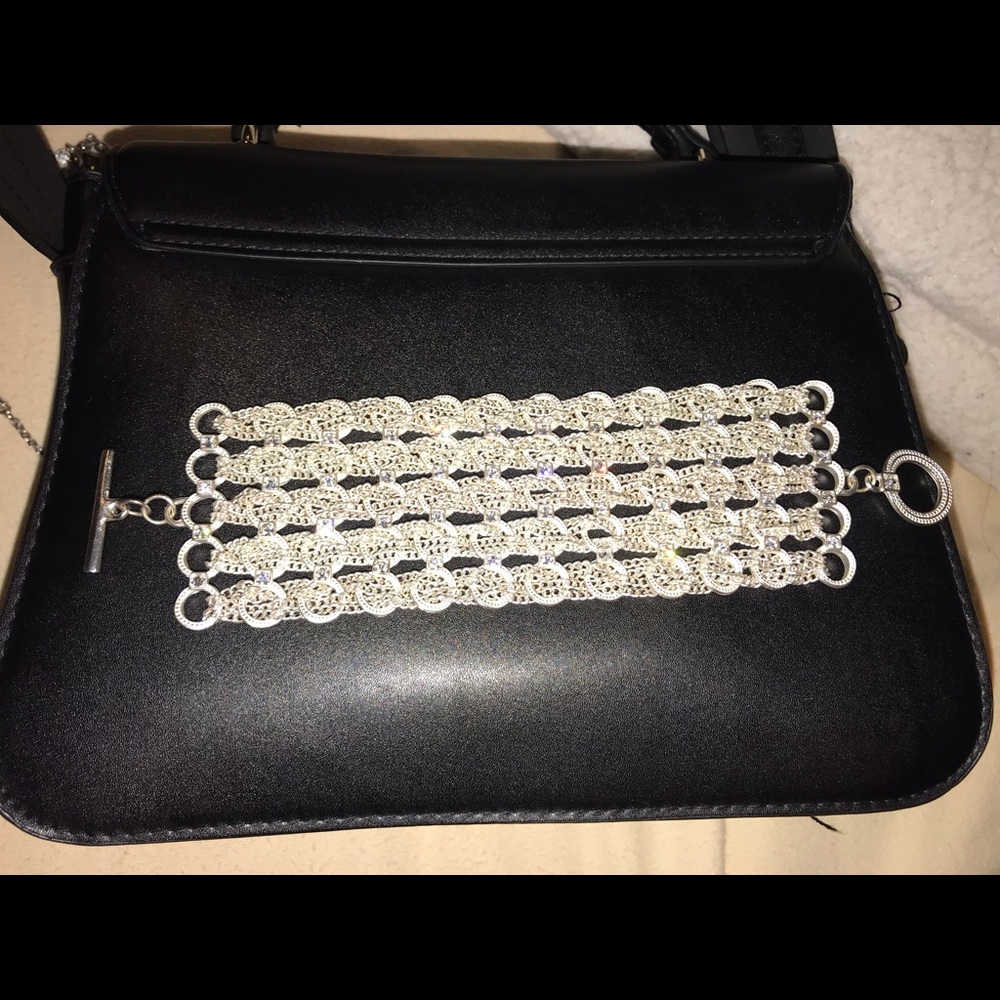 Wrist bracelet